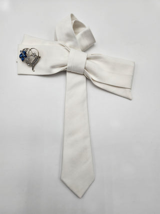 White Grace Bowtie-Brooch Edition